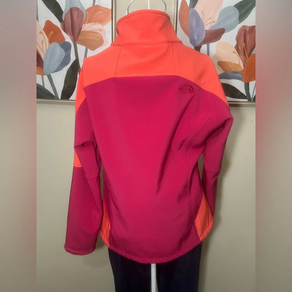 The North Face Women's Vibrant Orange and Pink Spring Jacket - Picture 10 of 16